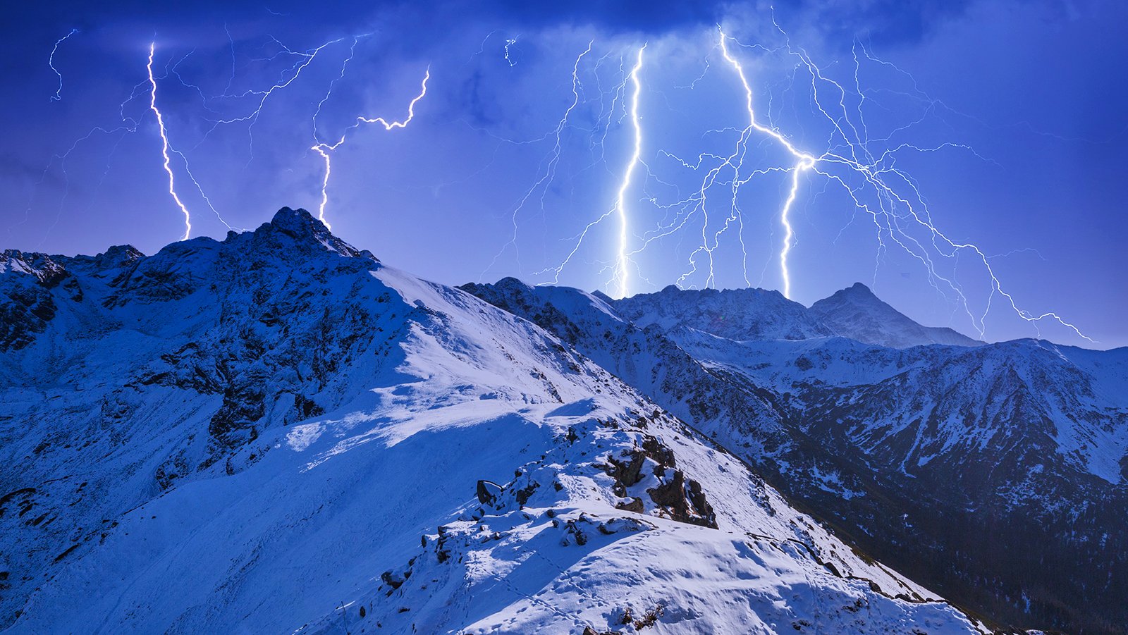 Thundersnow Only Occurs in 7 of Every 100,000 Thunder Storms