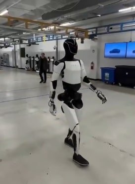 Tesla Optimus Has Improved Walking and Actuators