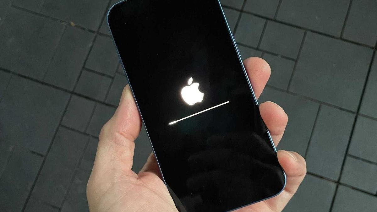 Forget iOS 18.4, your older iPhones and Macs need an update this weekend too