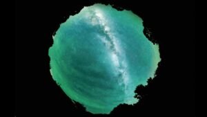 Photographer captures ghostly ripples over Colorado night sky. ‘It is rare to see it directly overhead and moving like that’