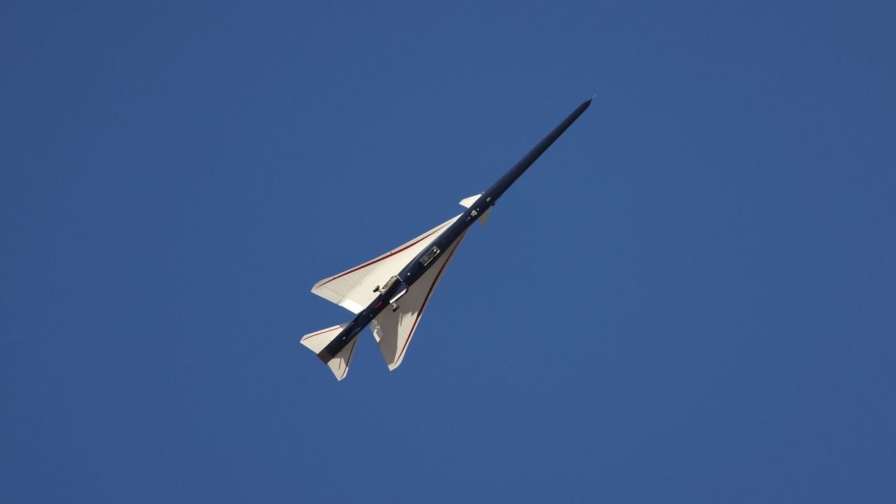 NASA’s X-59 ‘quiet’ supersonic jet makes historic 1st flight (photos)