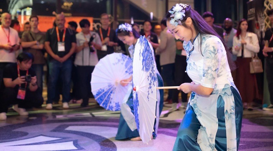 Hong Kong’s Financial Industry Edges Closer to Gender Parity with 45% Female Leaders