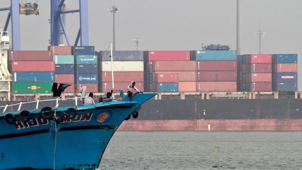 Global goods trade slows as tariff frontrunning ends, WTO says