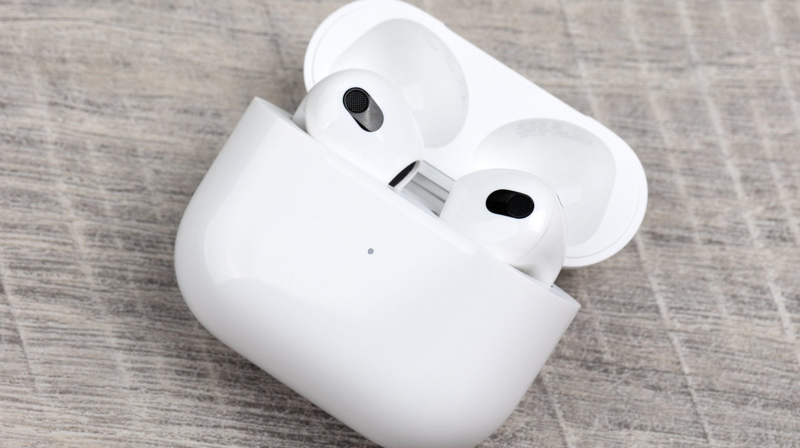 This Hidden iOS Feature Customizes The Way Your AirPods Sound