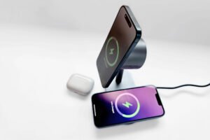 Aukey MagFusion 2X 2-in-1 Wireless Charging Station review: Twice as nice