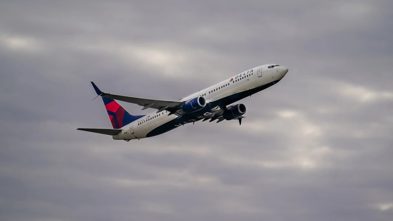 On This Delta Flight, a Tragedy Struck. The Crew’s Response Was a Lesson for Us All