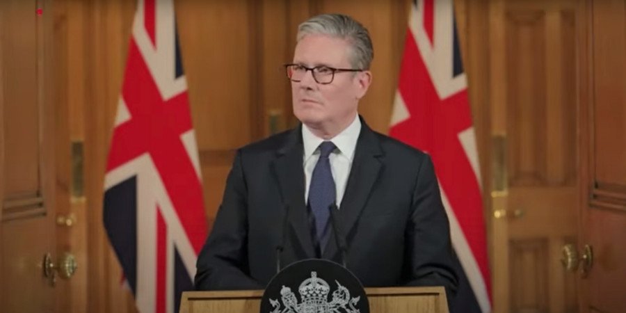 Keir Starmer tries to distance himself from Egyptian activist whose entry to UK he celebrated